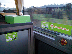Unterwegs mit Meinfernbus, Blick in einen Wald