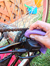 Kettenblätter putzen, Fahrrad fit für den Frühling machen