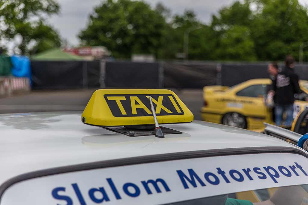 Taxi-Schild Renntaxi