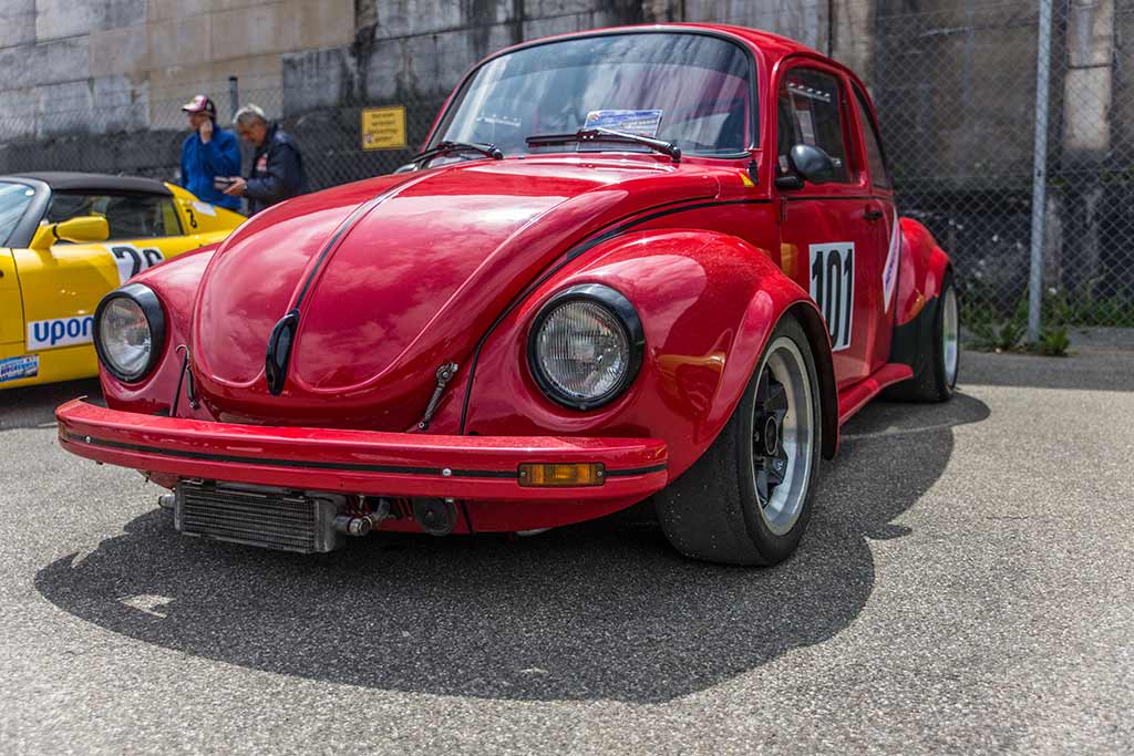 roter VW Käfer Frontansicht