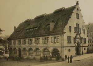 Die Markthalle im Südosten des Trödelmarktes, 1897.