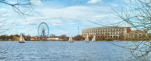 Blick aus den Dutzendteich und das Volksfest