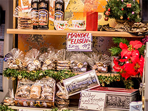 Lebkuchen von Düll mit Mandeln, Glühwein in einer Schmuckverpackung