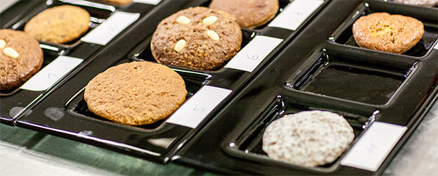 Blick auf die verkosteten Lebkuchen und den geheimnisvollen elften Lebkuchen