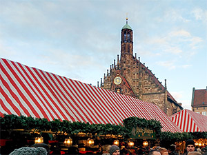 Blick über die Dächer des Nürnberger Christkindlesmarkts