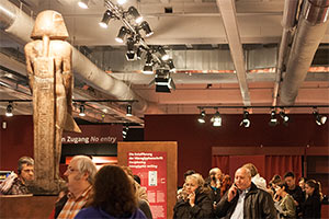 Besucher Tutanchamun Ausstellung Nürnberg