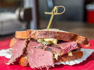 Pastrami-Sandwich von Red Flag BBQ