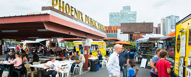 Phoenix Public Marketing zur Mittagszeit mit viele Food Trucks