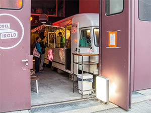 Blick in die Garage von Vatos Tacos