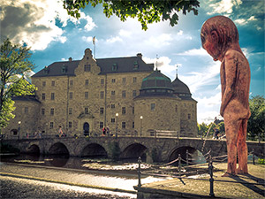 Pissing Alien in Örebro Schweden