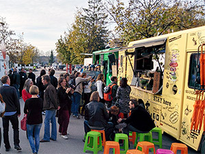 Food Trucks auf dem kleinen RoundUp