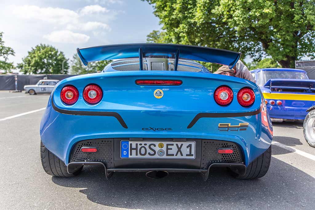 Heckansicht blauer Lotus Exige