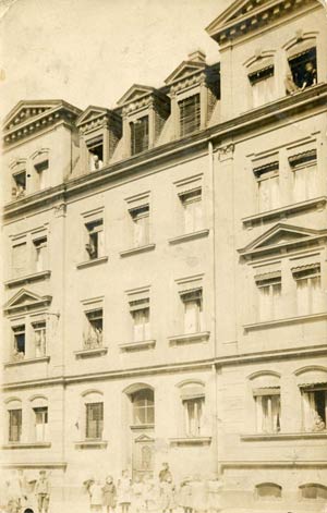 Ein anderes Schuckert’sches Haus in der Gugelstraße 103, aufgenommen zwischen 1905 und 1912. Es wurde im Zweiten Weltkrieg zerstört.