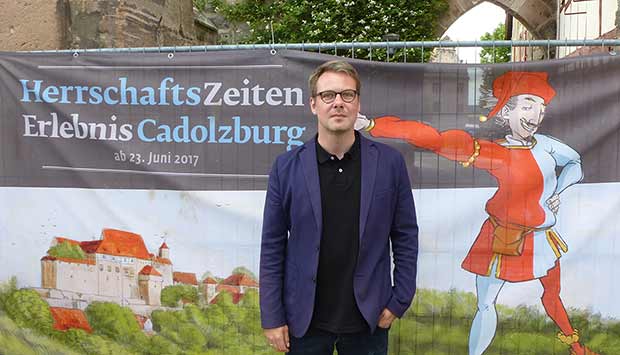 Sebastian Karnatz vor der Cadolzburg.