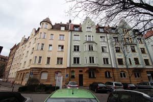 Die Häuser Kaulbachstraße 36 und 38 mit Kobergerplatz 4, von rechts nach links.