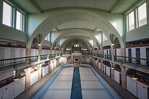 Die Männerschwimmhalle I zeigt sich bis jetzt weitgehend im Zustand von 1913.